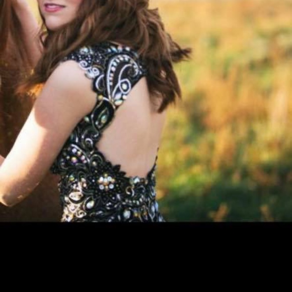 Formal Dress - Picture 2 of 4